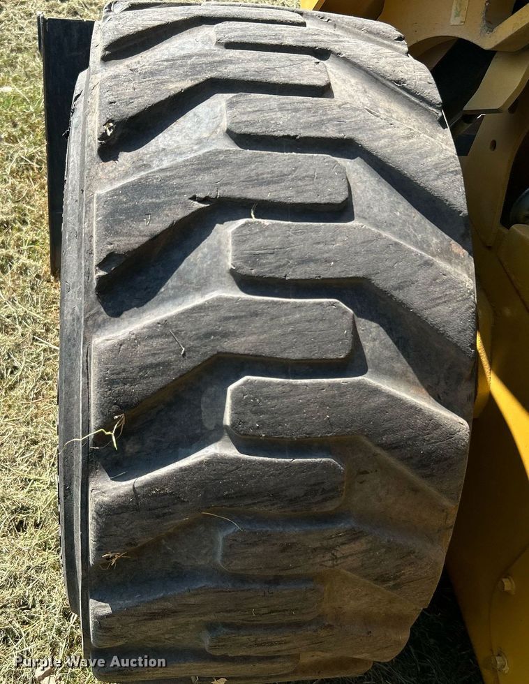 image for item DJ6316 2015 Caterpillar 272D2 XHP  skid steer loader