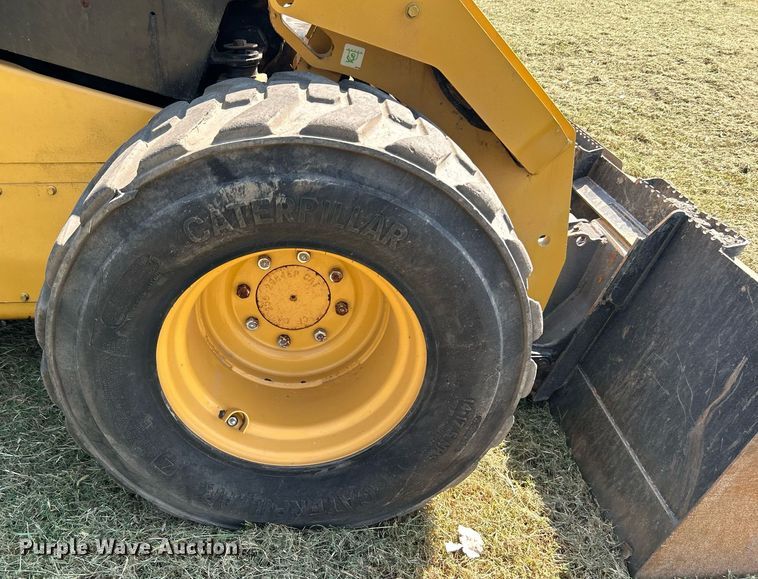 image for item DJ6316 2015 Caterpillar 272D2 XHP  skid steer loader