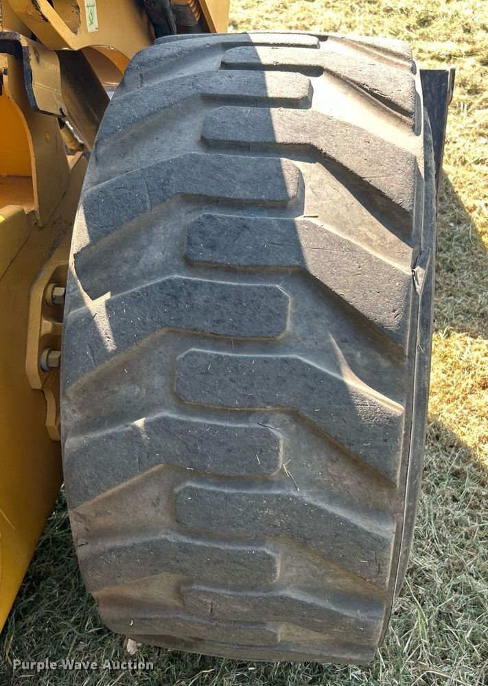 image for item DJ6316 2015 Caterpillar 272D2 XHP  skid steer loader