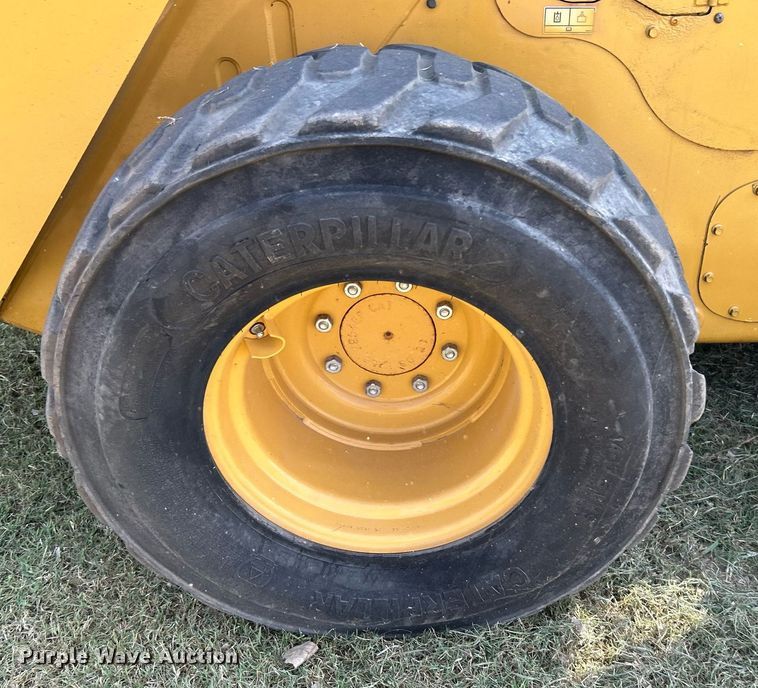 image for item DJ6316 2015 Caterpillar 272D2 XHP  skid steer loader