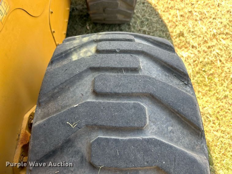 image for item DJ6316 2015 Caterpillar 272D2 XHP  skid steer loader