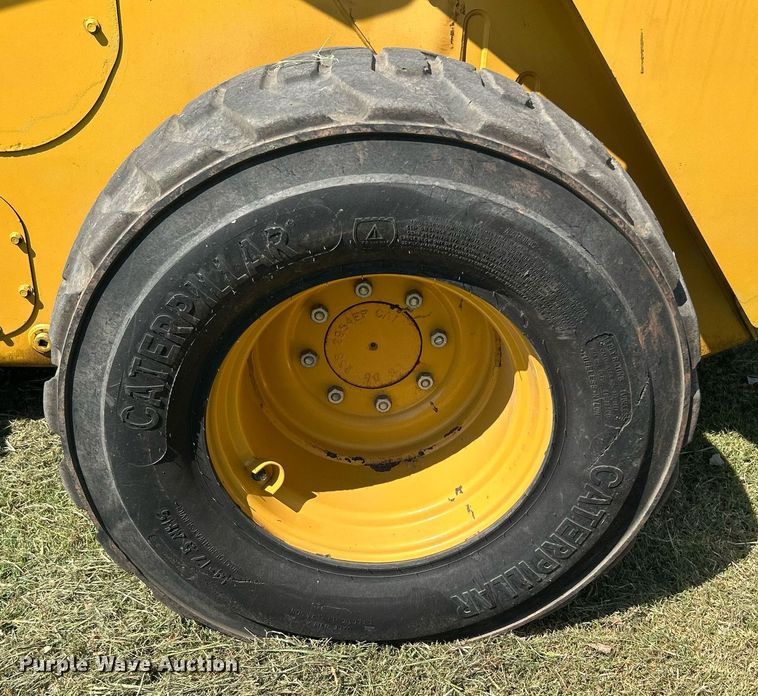 image for item DJ6316 2015 Caterpillar 272D2 XHP  skid steer loader