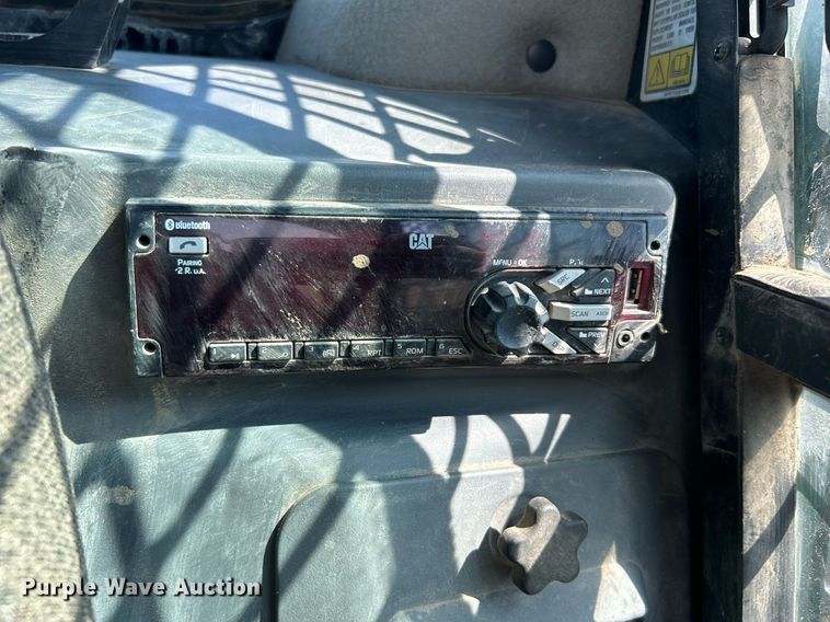 image for item DJ6318 2015 Caterpillar 299D  tracked skid steer loader