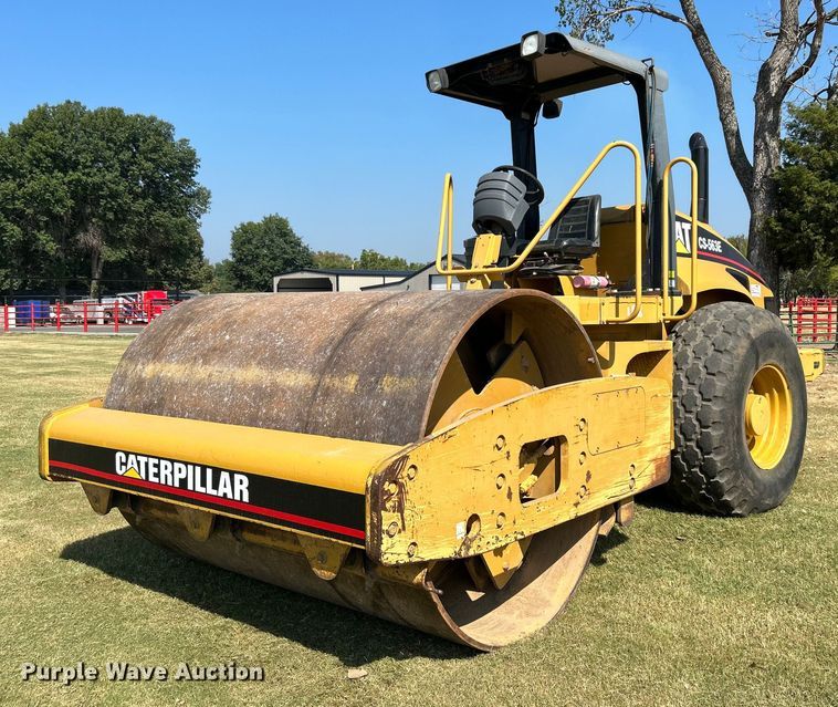 image for item DJ6319 2006 Caterpillar CS-563E  single drum roller
