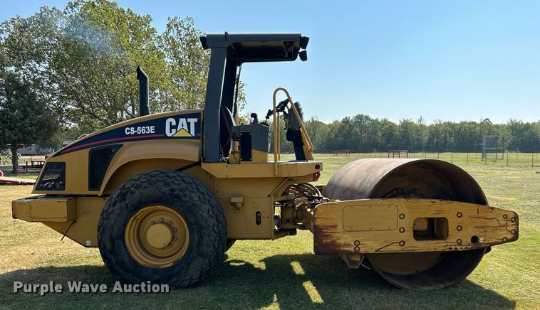 image for item DJ6319 2006 Caterpillar CS-563E  single drum roller