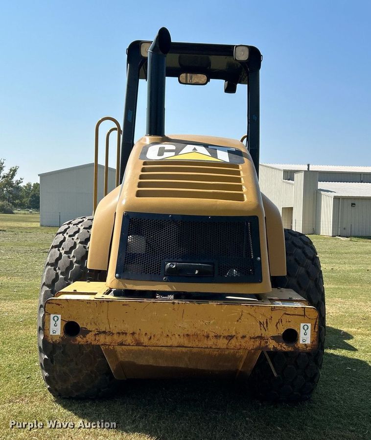 image for item DJ6319 2006 Caterpillar CS-563E  single drum roller