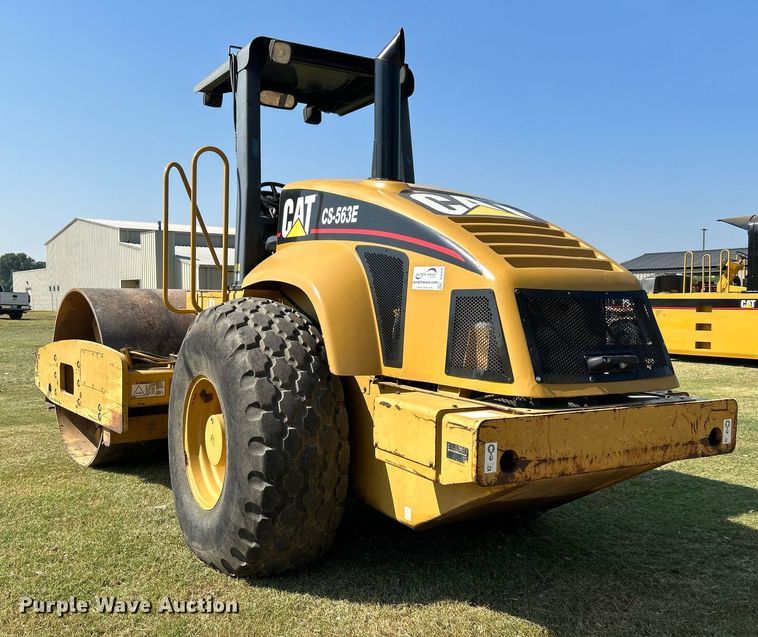 image for item DJ6319 2006 Caterpillar CS-563E  single drum roller