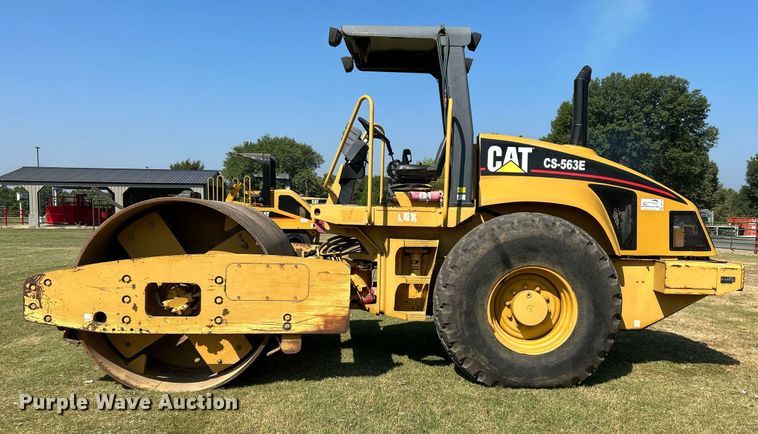image for item DJ6319 2006 Caterpillar CS-563E  single drum roller