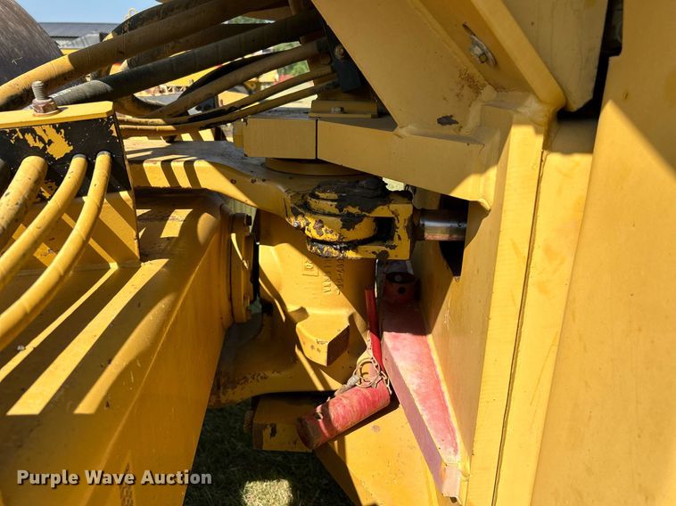 image for item DJ6319 2006 Caterpillar CS-563E  single drum roller