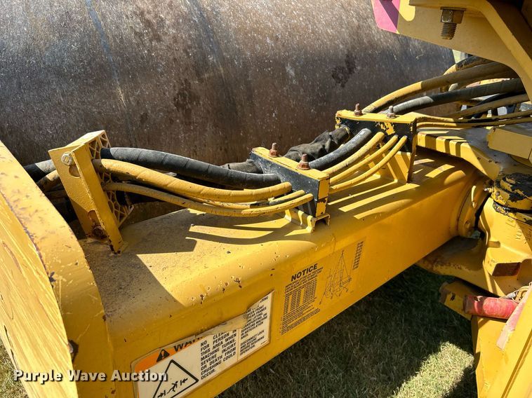 image for item DJ6319 2006 Caterpillar CS-563E  single drum roller