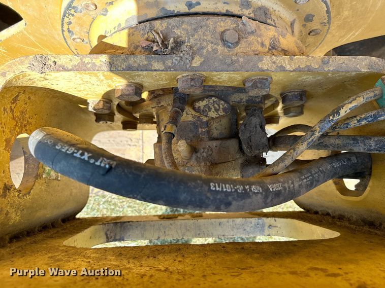 image for item DJ6319 2006 Caterpillar CS-563E  single drum roller