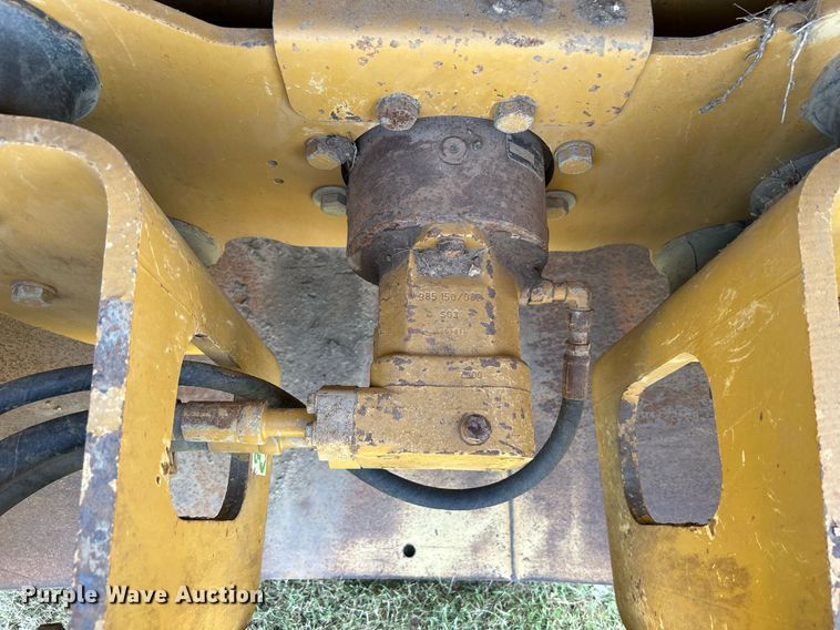 image for item DJ6319 2006 Caterpillar CS-563E  single drum roller