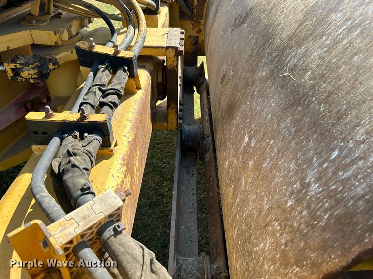 image for item DJ6319 2006 Caterpillar CS-563E  single drum roller