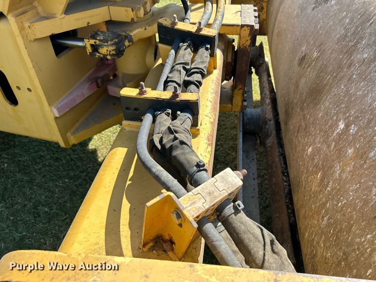 image for item DJ6319 2006 Caterpillar CS-563E  single drum roller