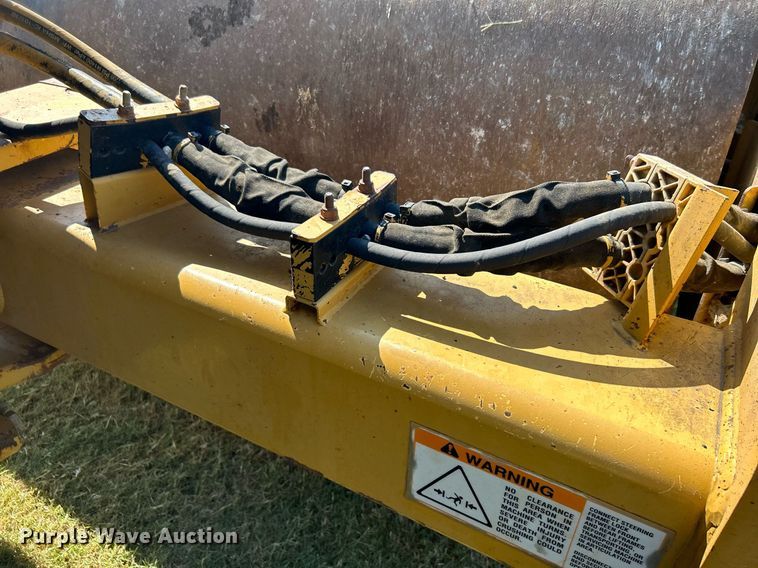 image for item DJ6319 2006 Caterpillar CS-563E  single drum roller