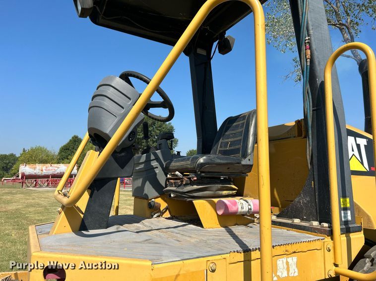 image for item DJ6319 2006 Caterpillar CS-563E  single drum roller