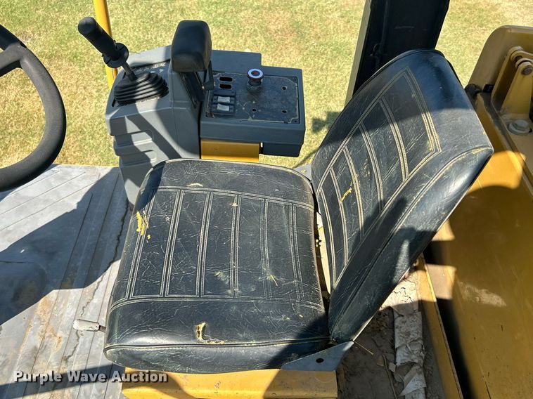 image for item DJ6319 2006 Caterpillar CS-563E  single drum roller