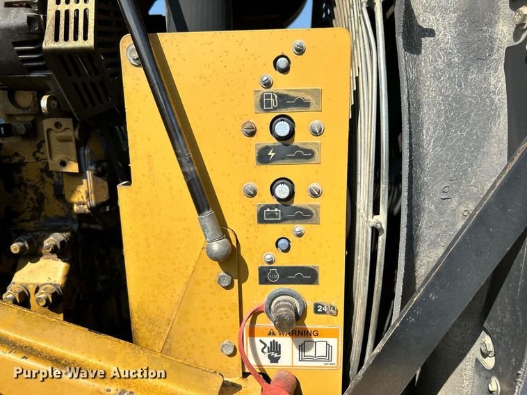 image for item DJ6319 2006 Caterpillar CS-563E  single drum roller