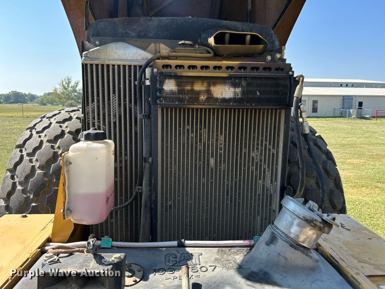 image for item DJ6319 2006 Caterpillar CS-563E  single drum roller