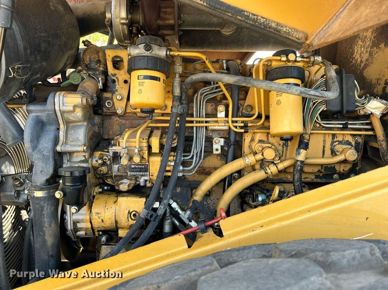 image for item DJ6319 2006 Caterpillar CS-563E  single drum roller