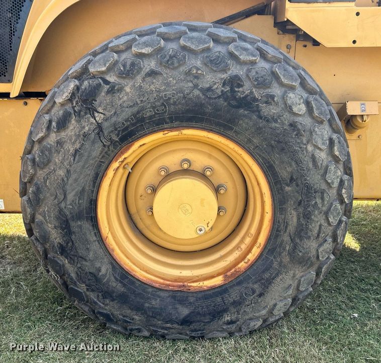 image for item DJ6319 2006 Caterpillar CS-563E  single drum roller