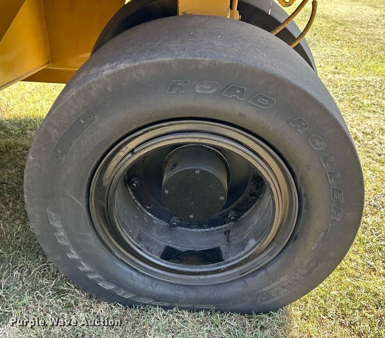 image for item DJ6320 2003 Caterpillar PS-360B  pneumatic roller