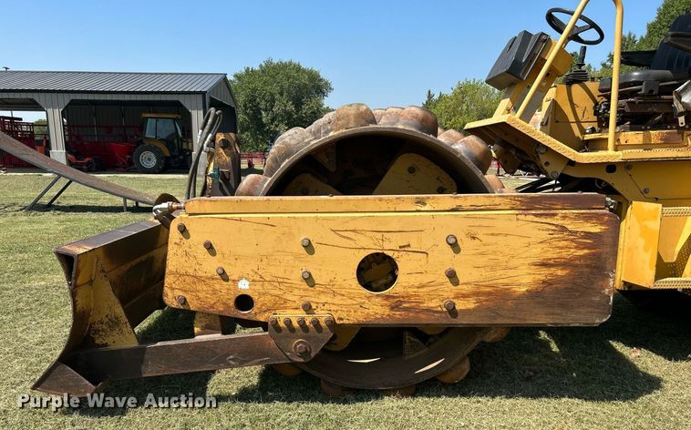 image for item DJ6321 1998 Caterpillar CP-563C  single drum roller