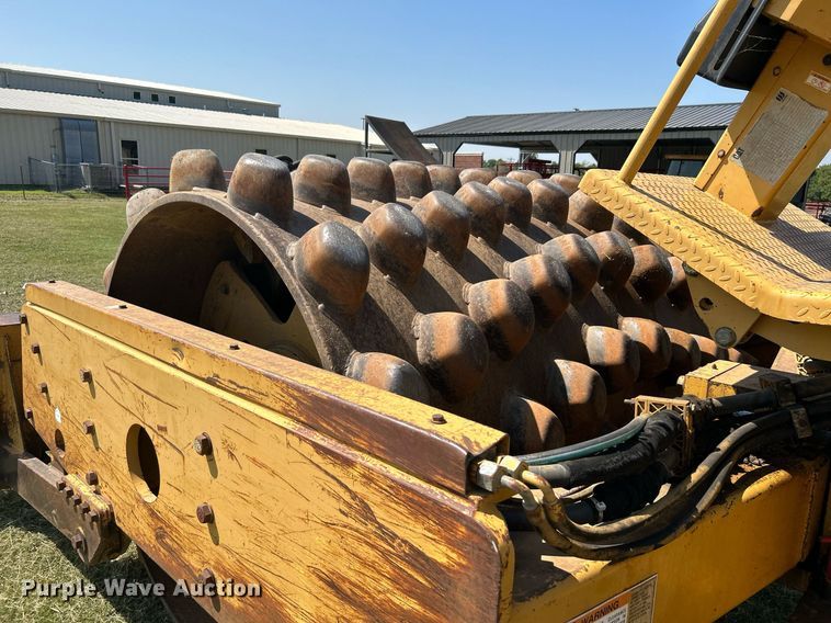 image for item DJ6321 1998 Caterpillar CP-563C  single drum roller