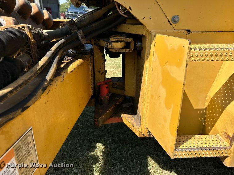 image for item DJ6321 1998 Caterpillar CP-563C  single drum roller