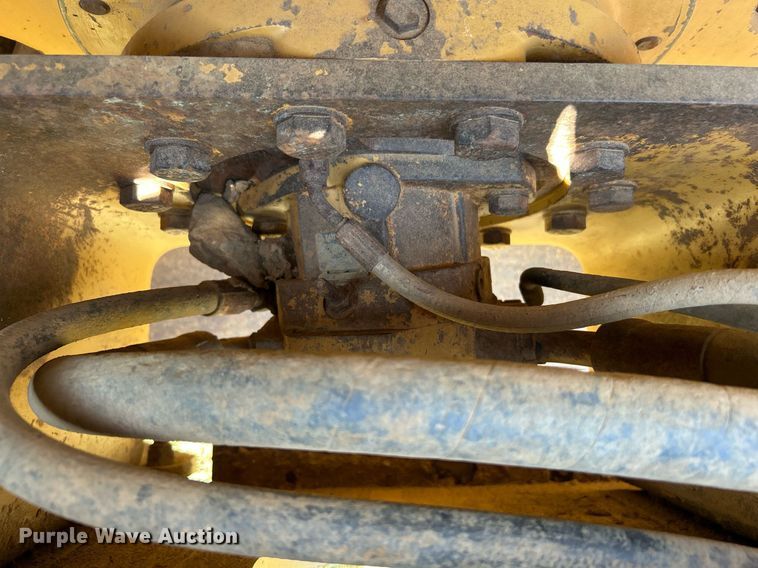 image for item DJ6321 1998 Caterpillar CP-563C  single drum roller