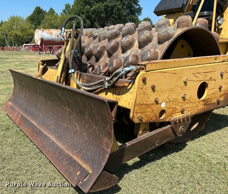 image for item DJ6321 1998 Caterpillar CP-563C  single drum roller