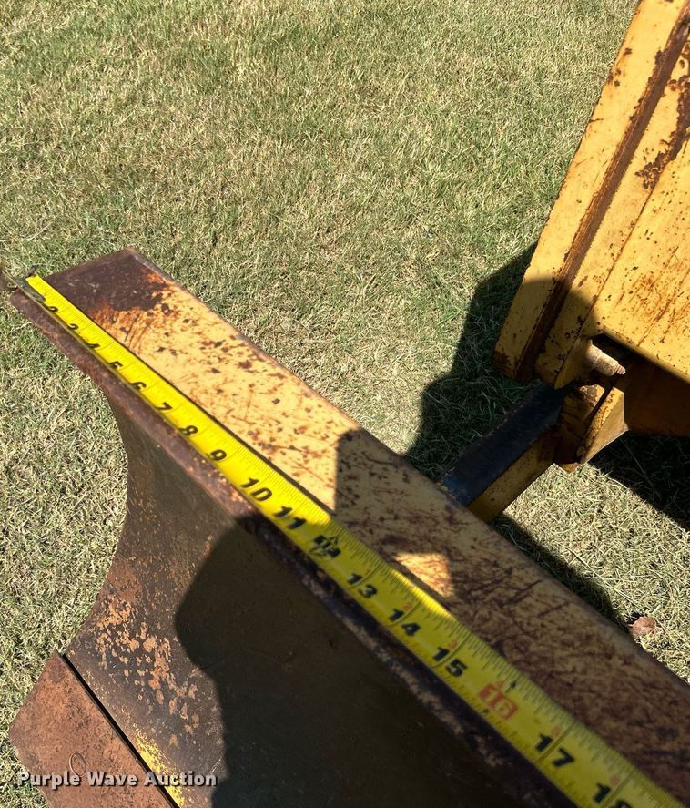 image for item DJ6321 1998 Caterpillar CP-563C  single drum roller