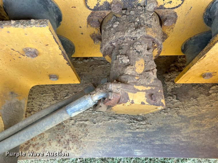 image for item DJ6321 1998 Caterpillar CP-563C  single drum roller