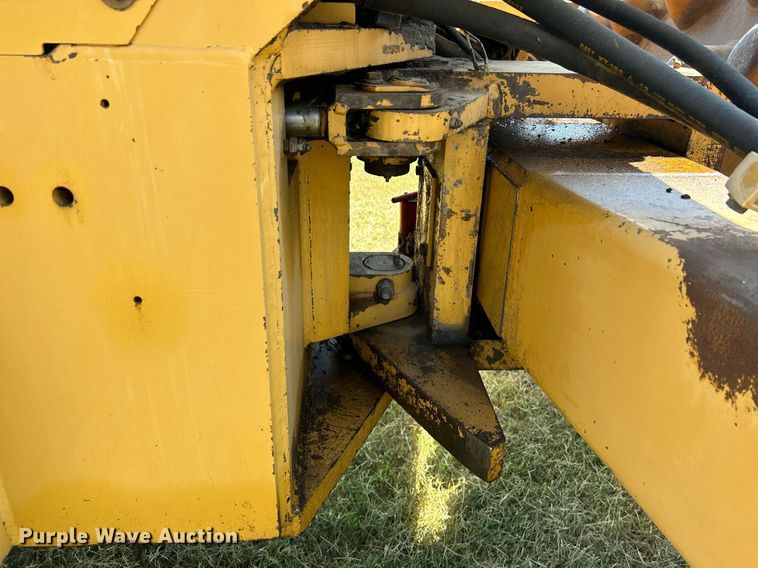 image for item DJ6321 1998 Caterpillar CP-563C  single drum roller