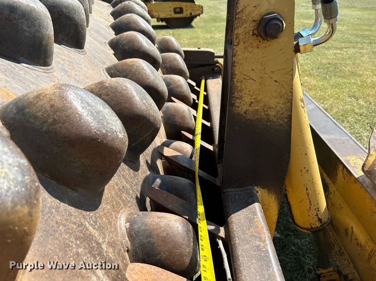 image for item DJ6321 1998 Caterpillar CP-563C  single drum roller