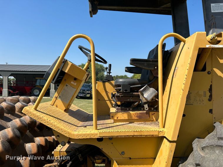 image for item DJ6321 1998 Caterpillar CP-563C  single drum roller