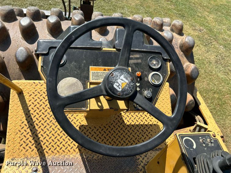 image for item DJ6321 1998 Caterpillar CP-563C  single drum roller