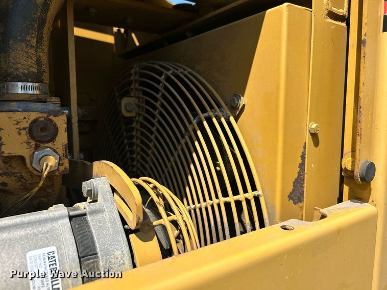 image for item DJ6321 1998 Caterpillar CP-563C  single drum roller