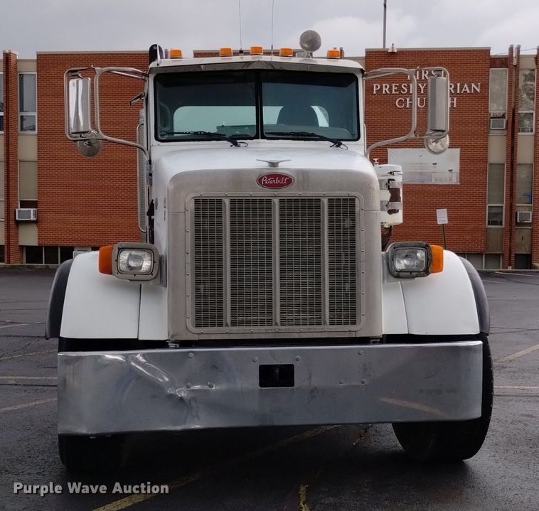 image for item DK8769 2007 Peterbilt 357 ready mix truck