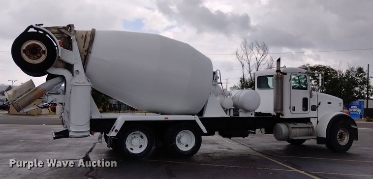 image for item DK8769 2007 Peterbilt 357 ready mix truck