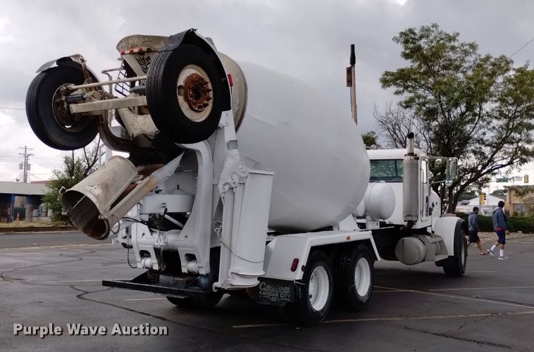 image for item DK8769 2007 Peterbilt 357 ready mix truck