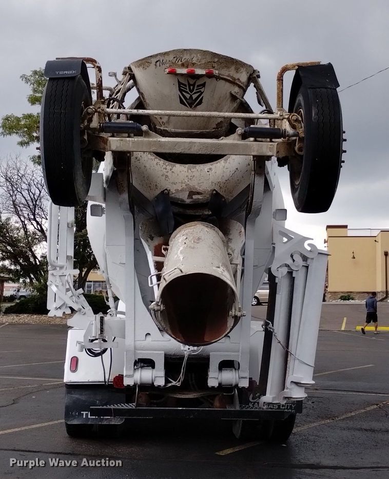 image for item DK8769 2007 Peterbilt 357 ready mix truck