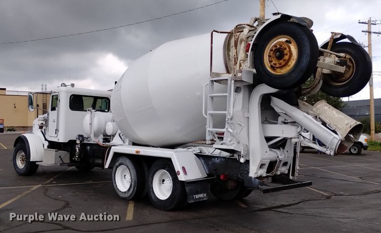 image for item DK8769 2007 Peterbilt 357 ready mix truck
