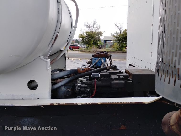 image for item DK8769 2007 Peterbilt 357 ready mix truck