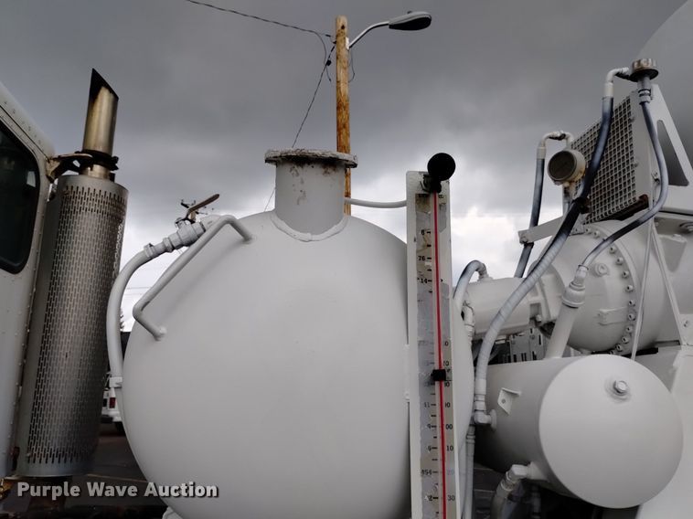 image for item DK8769 2007 Peterbilt 357 ready mix truck