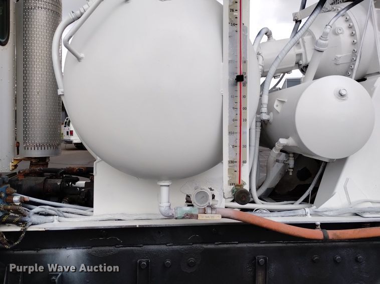 image for item DK8769 2007 Peterbilt 357 ready mix truck