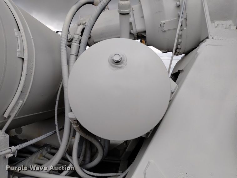 image for item DK8769 2007 Peterbilt 357 ready mix truck