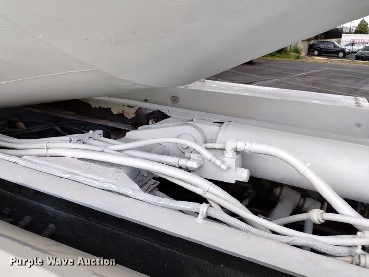 image for item DK8769 2007 Peterbilt 357 ready mix truck