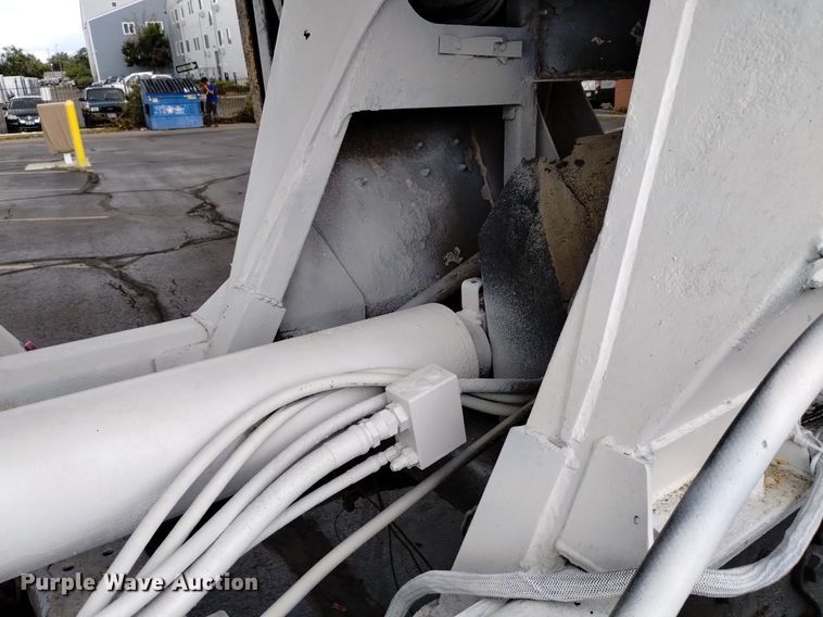 image for item DK8769 2007 Peterbilt 357 ready mix truck