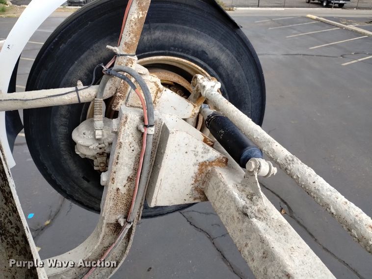 image for item DK8769 2007 Peterbilt 357 ready mix truck